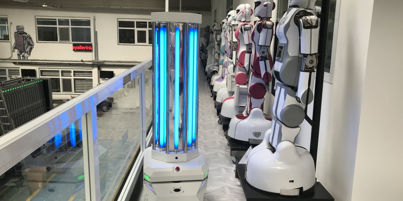 Konya'da 'Başlat' komutuyla girdiği mekanları sterilize eden robot geliştirildi