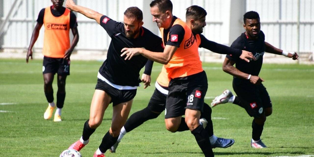 Konyaspor Denizlispor maçının taktiğini çalıştı