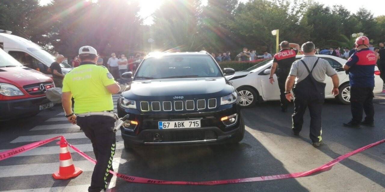 Önce araca sonra yayalara çarptı: 3 yaralı