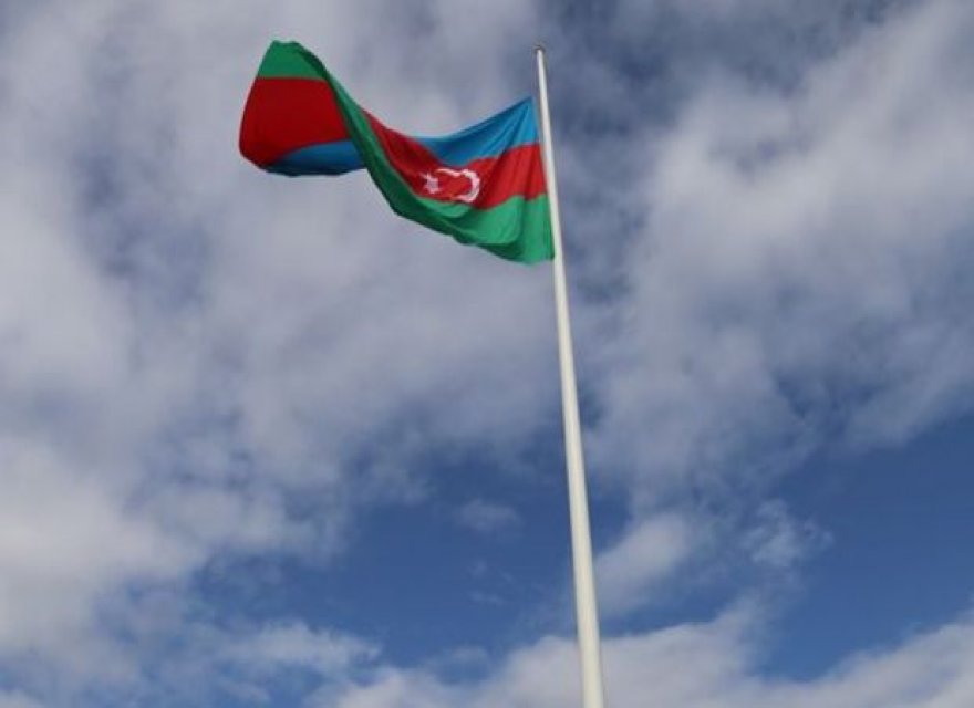 İşgalinden kurtarılan bölgede Azerbaycan bayrağı dalgalandı