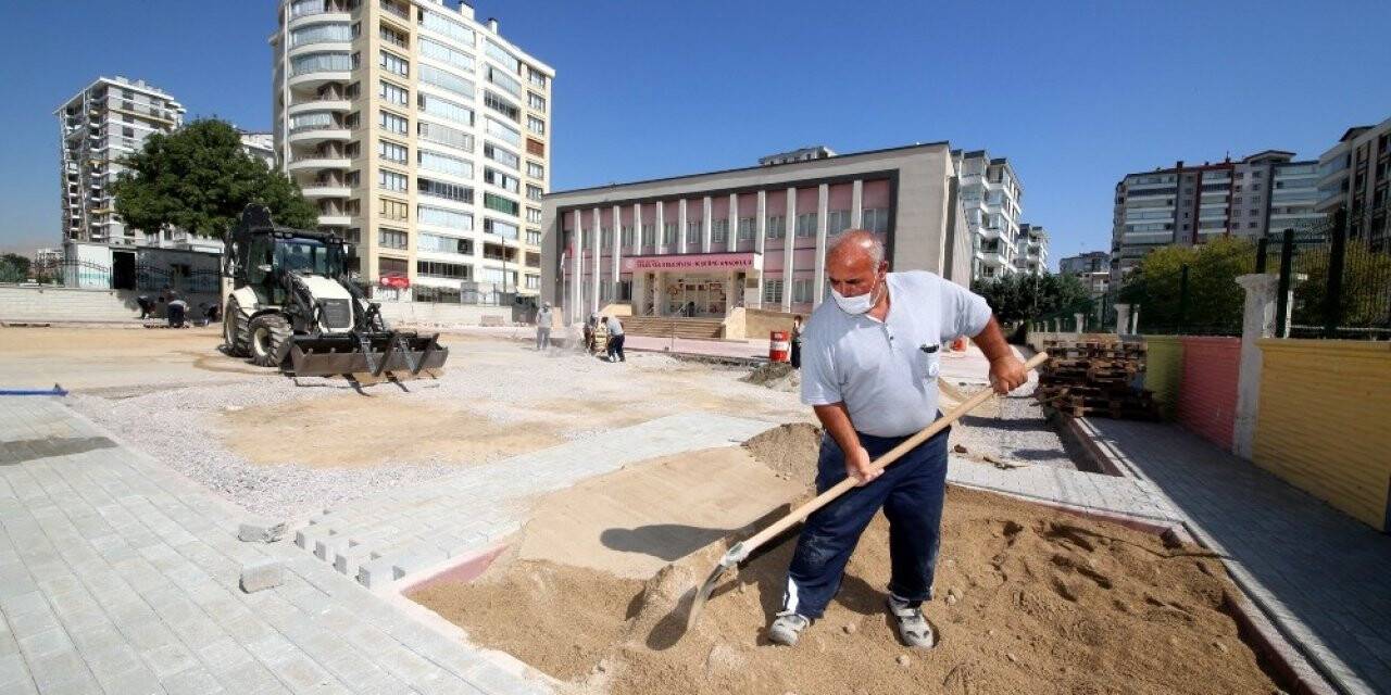Selçuklu'da çalışmalar devam ediyor! Anaokullarında çevre düzenlemesi