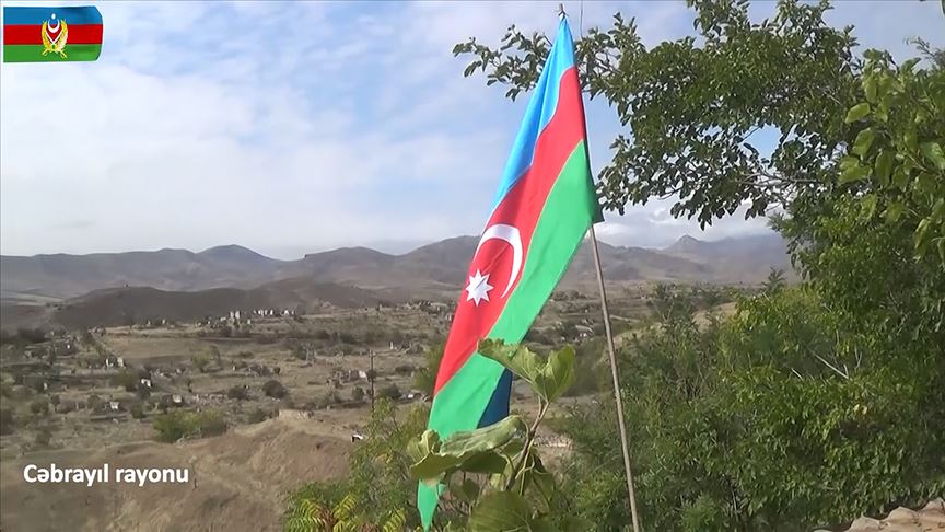 İşgalden kurtarılan köylerde Azerbaycan bayrağı dalgalanıyor