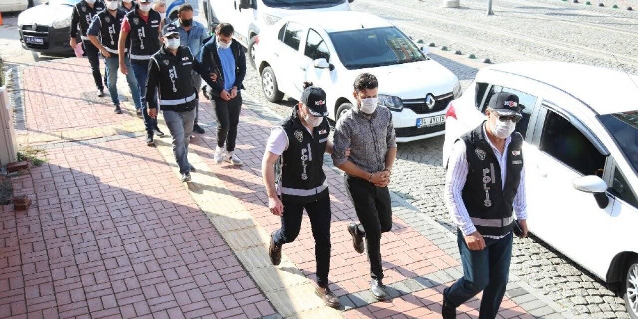 Kocaeli’de FETÖ operasyonunda yakalanan 5 kişi adliyeye sevk edildi