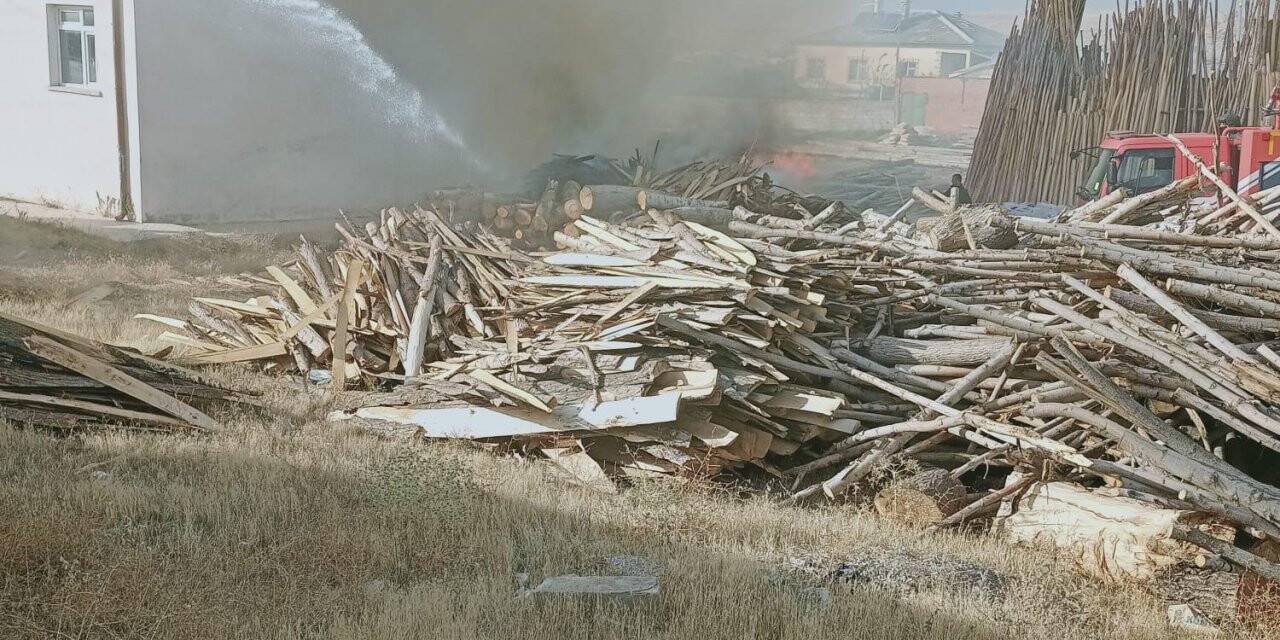 Konya'da yangın! İki ev ve 4 ahır kullanılamaz hale geldi