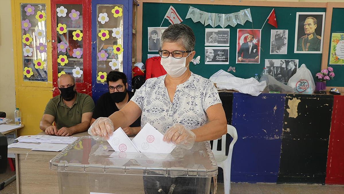 KKTC'de cumhurbaşkanlığı seçimi için oy kullanma işlemi başladı
