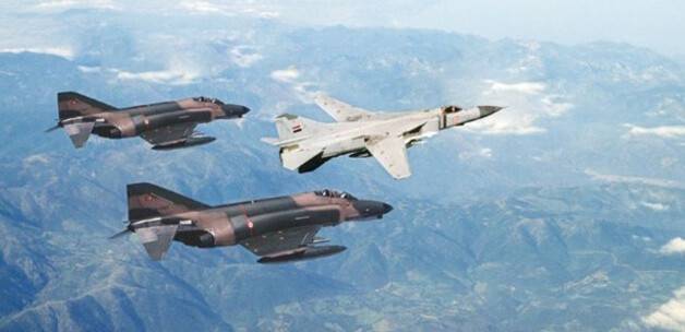 Muhalifler Esed'e ait uçağı düşürdü