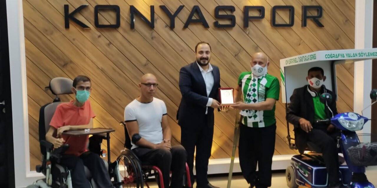 Engelli taraftarlardan Ufuk Yaşar’a ziyaret