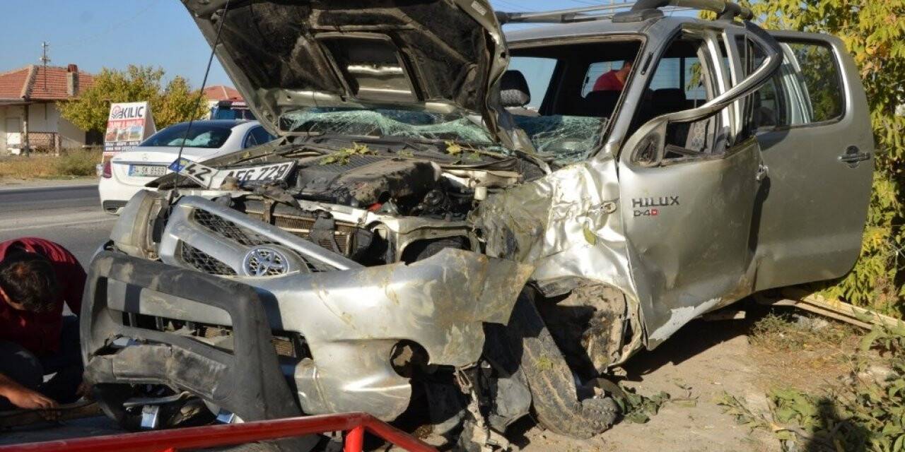 Konya'da kontrolden çıkan kamyonet ağaca çarptı: 1 yaralı
