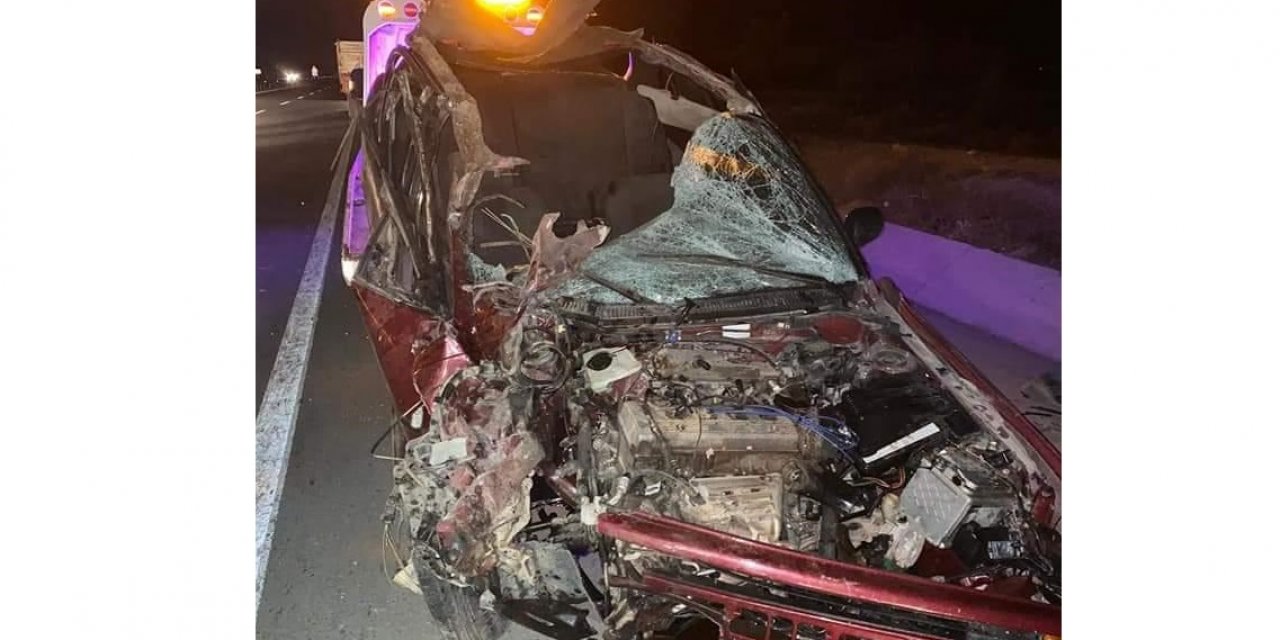 Konya'da kaza! Otomobil traktör römorkuna çarptı: 1'i ağır 4 yaralı