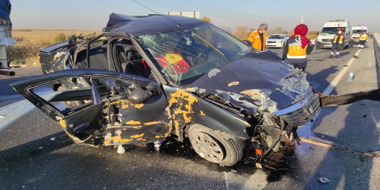 Konya'da feci kaza! Otomobil bariyerlere çarptı: 1 ölü, 2 yaralı