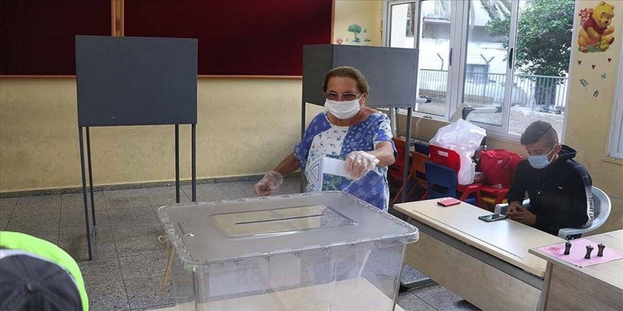 KKTC cumhurbaşkanlığı seçiminin 2.turu için sandık başında