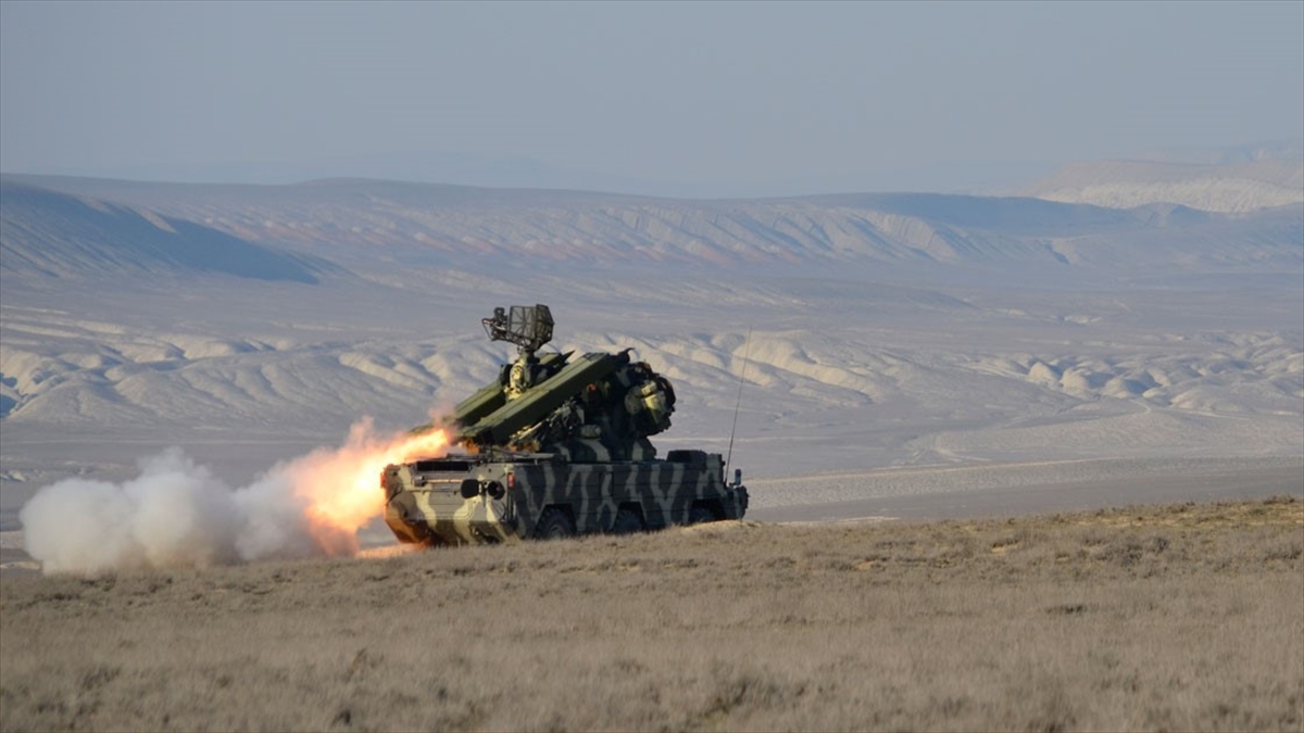 Azerbaycan ordusu Ermenistan'ın savaş uçağını düşürdü