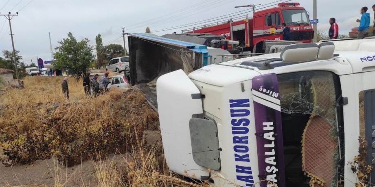 Konya'da trafik kazası! Tır ile otomobil çarpıştı: 2 yaralı
