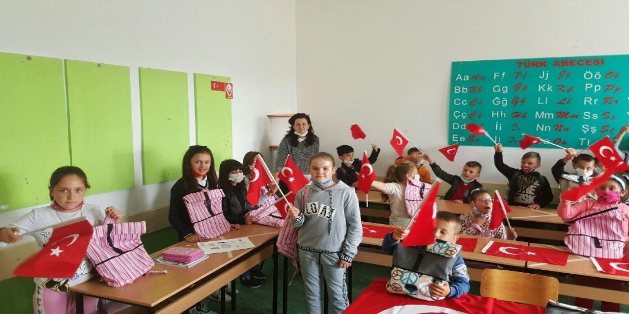 Konya Büyükşehir ASEM’den Kuzey Makedonyalı öğrencilere kırtasiye desteği