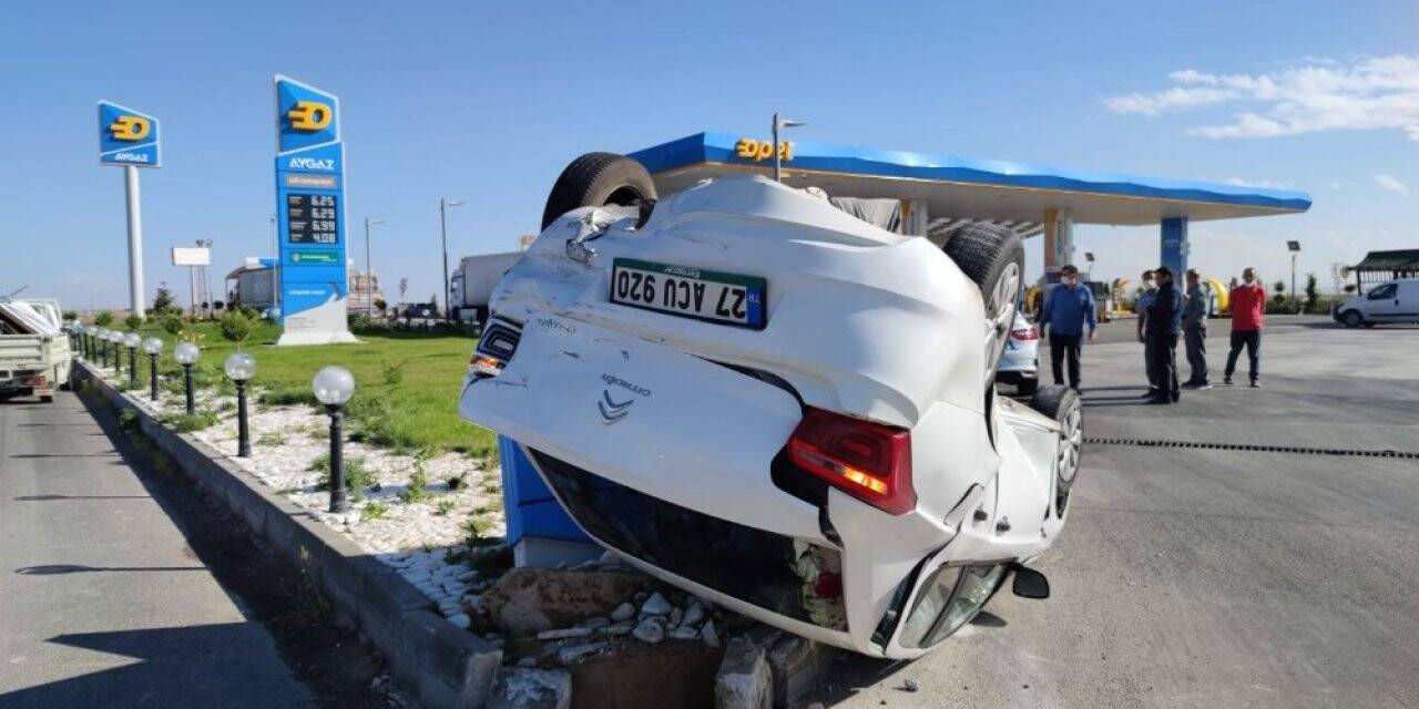 Konya-Adana karayolunda kamyonetle çarpışan otomobil takla attı: 2 yaralı
