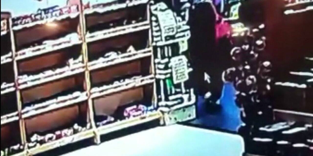 Dinlenme tesisi tuvaletinde doğurduğu bebeğini ölüme terk etti