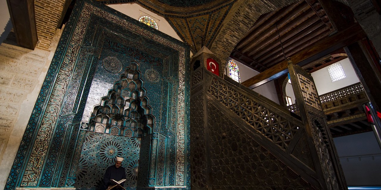 Konya'da içinde zamanın durduğu cami: Eşrefoğlu Camisi