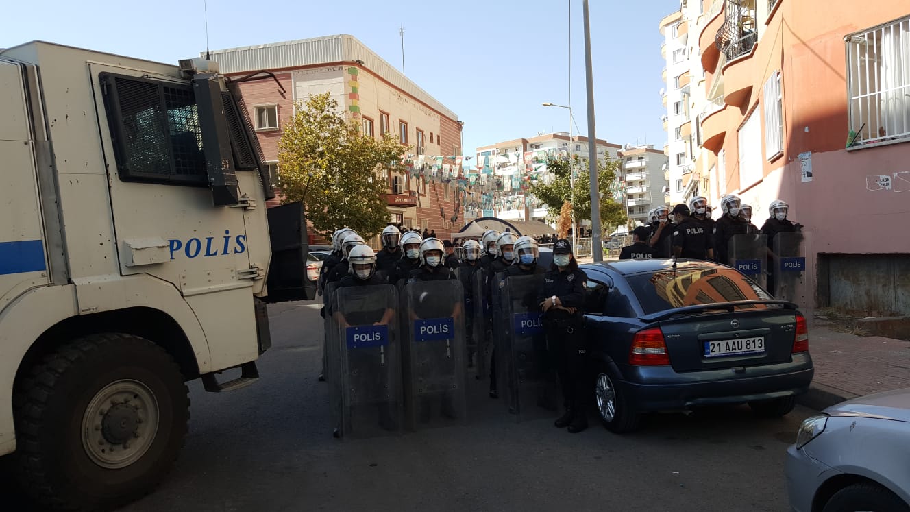 HDP il ve ilçe  binasında arama: Gözaltılar var