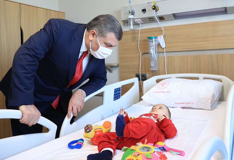 Sağlık Bakanı Koca'dan hastanelere ziyaret