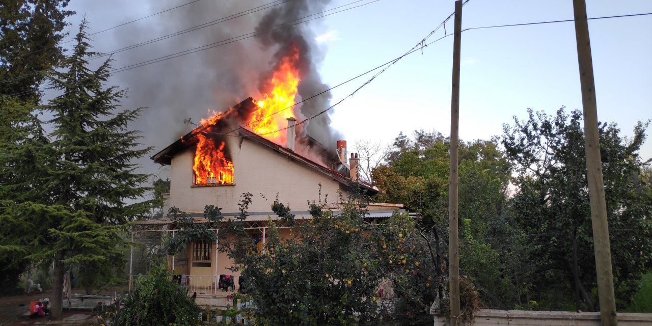 Konya'da 10 kişilik ailenin yaşadığı ev yandı!