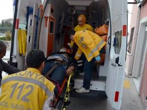 İKİ OTOMOBİL ÇARPIŞTI: 4 YARALI
