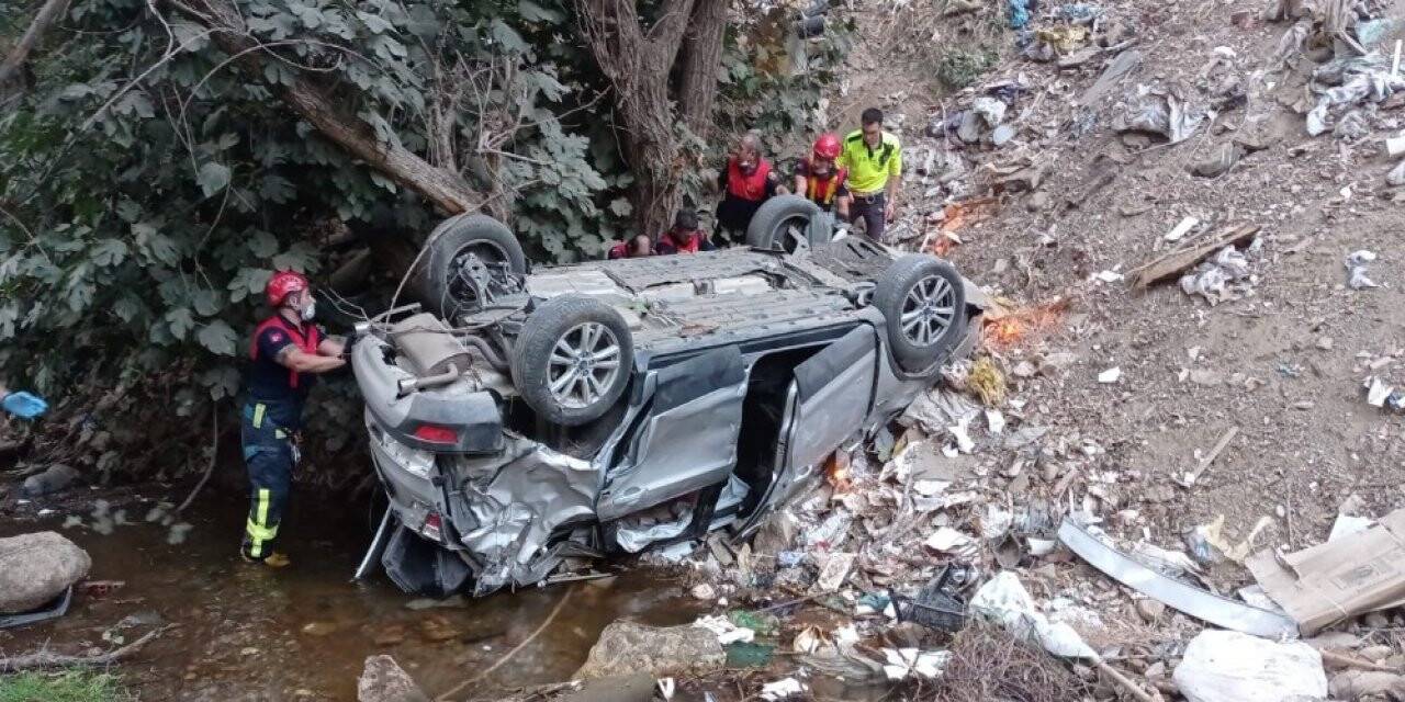 Otomobil dereye uçtu, anne ve kızı hayatını kaybetti