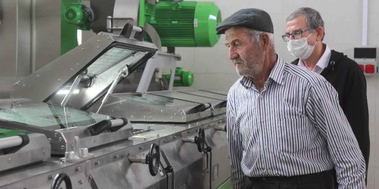 Aralarında para toplayan çiftçiler fabrika kurdu