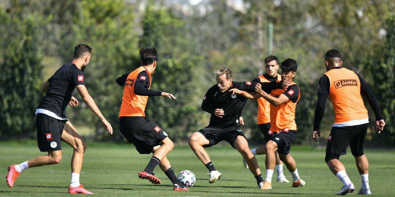 Konyaspor'da Başakşehir mesaisi sürüyor