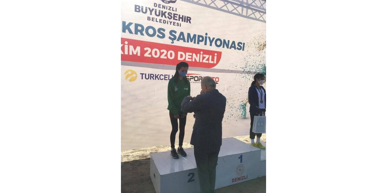 Büyükşehir Belediyesporlu atletten gümüş madalya