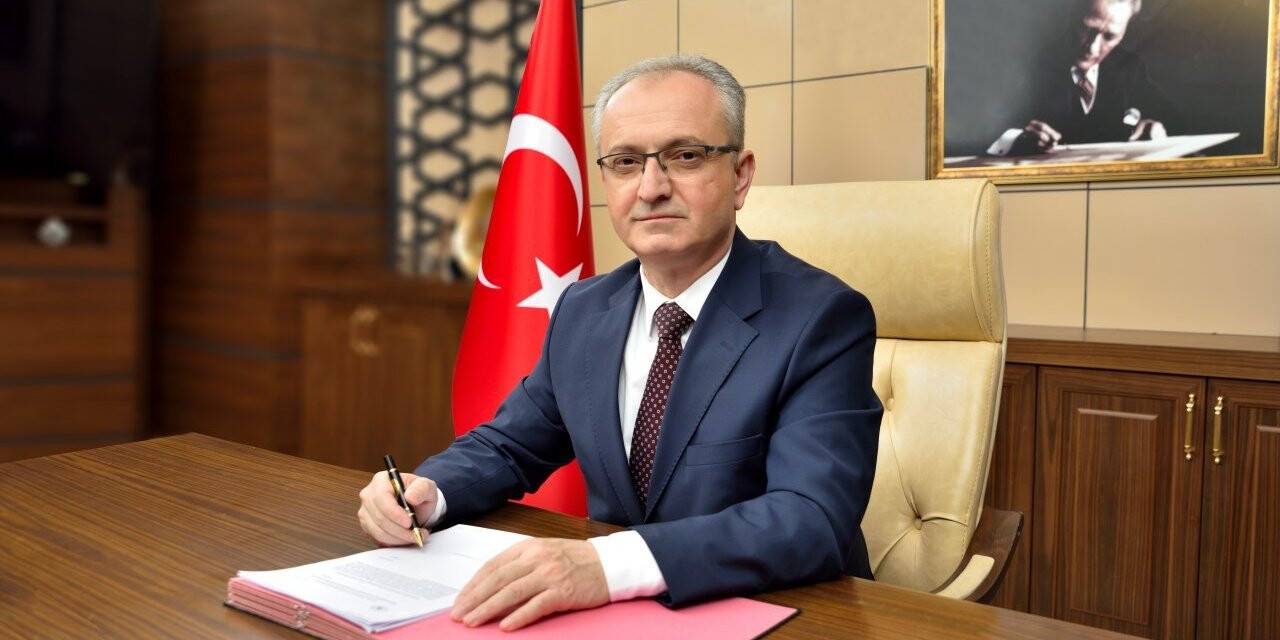 Rektör Özçelik'ten 29 Ekim Cumhuriyet Bayramı Mesajı