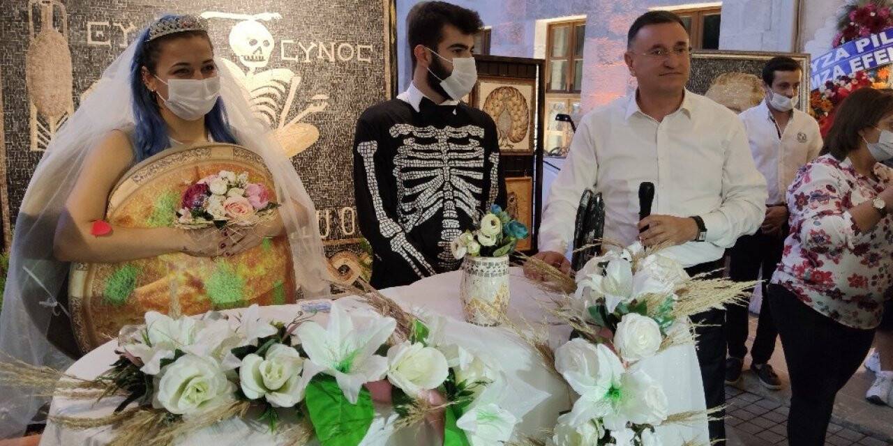 Hatay’da künefe ile mozaiği evlendirdiler
