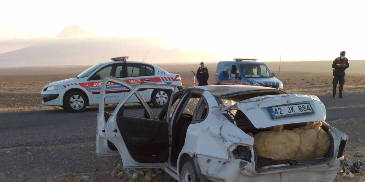 Konya'da kontrolden çıkan otomobil takla attı