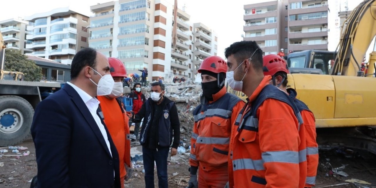 Konya Büyükşehir Belediye Başkanı Altay İzmir'de deprem bölgesinde