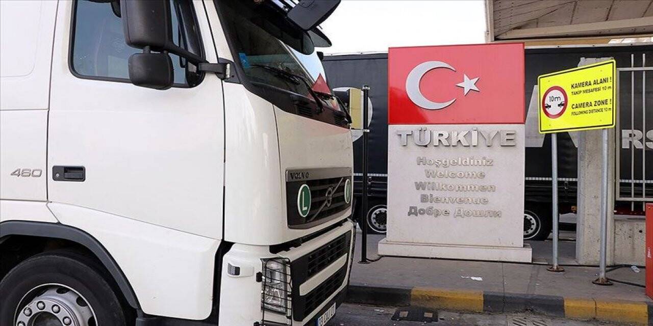 Avrupa'ya açılan sınır kapılarında tır geçiş rekoru kırıldı