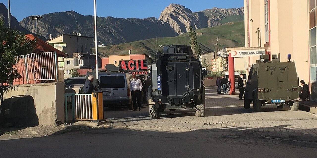 PKK'lı teröristler Hakkari'de işçilere saldırdı: 1 şehit, 2 yaralı