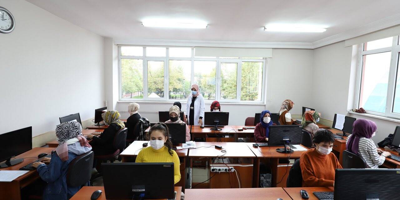 KOMEK’te Yeni Dönem Yüz Yüze ve Uzaktan Eğitimlerle Başladı