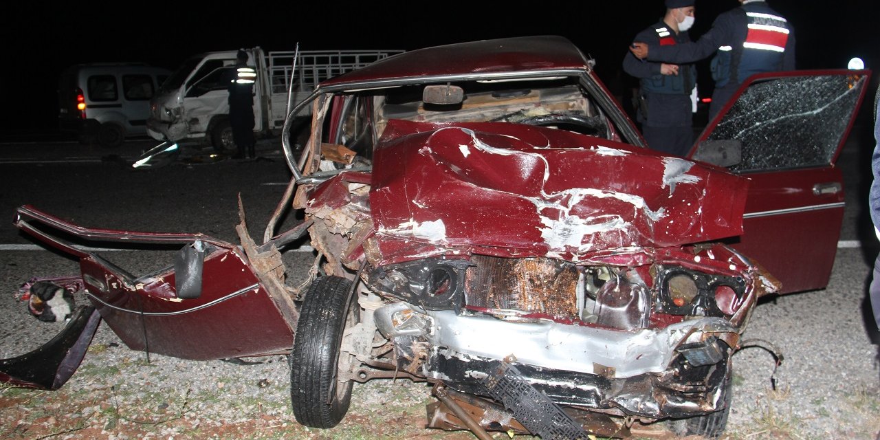 Konya'da kaza! Otomobil ile kamyonet çarpıştı: 6 yaralı