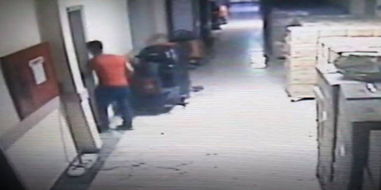 Hastanenin giyinme odasından hırsızlık yaptı kameraya yakalandı
