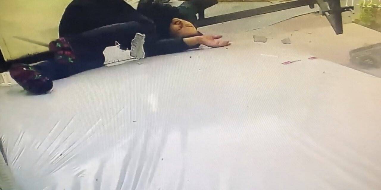 Temizlik yapan kadının 3. kattan düşme anı