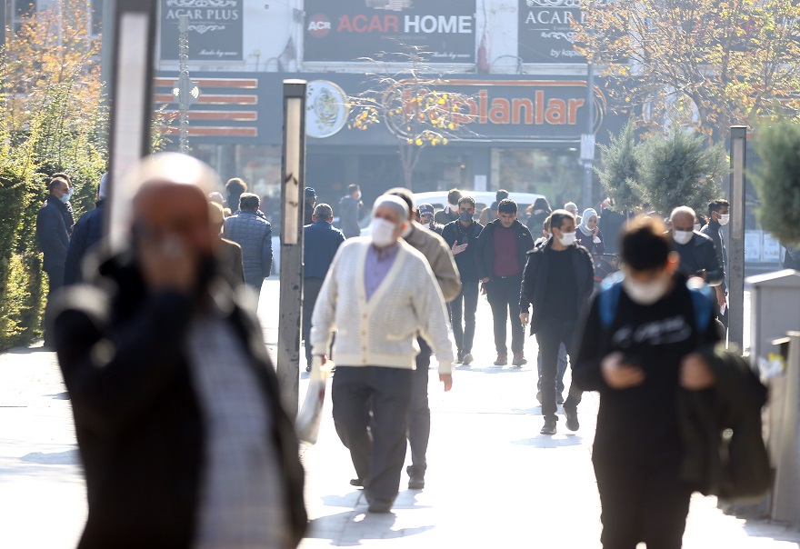 Konya'da vatandaşlar sigara içme yasağına uyuyor