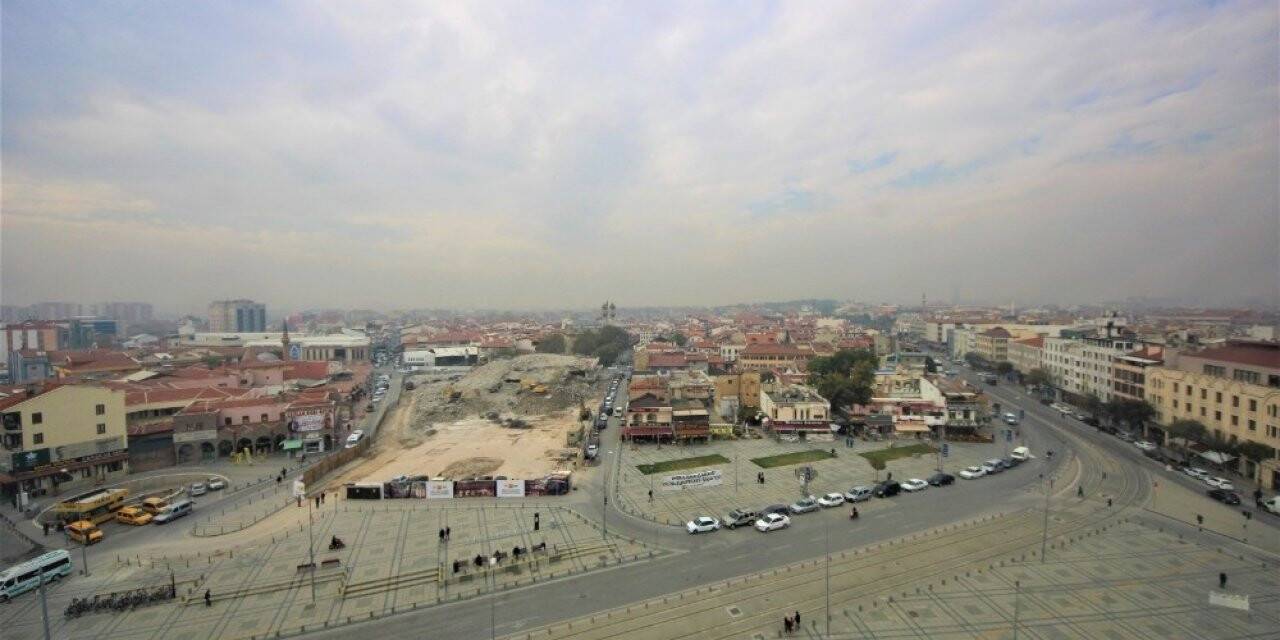 Konya’daki tarihi dönüşümde önemli bir aşama tamamlandı, Mevlana Çarşısı tamamen yıkıldı