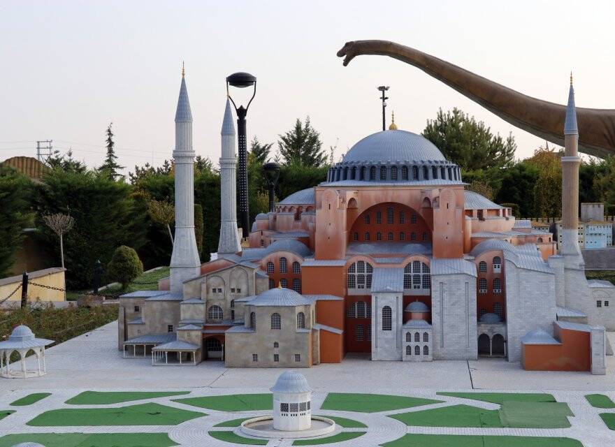 Konya'da 80 Binde Devr-i Alem Parkı sonbahar renklerine büründü