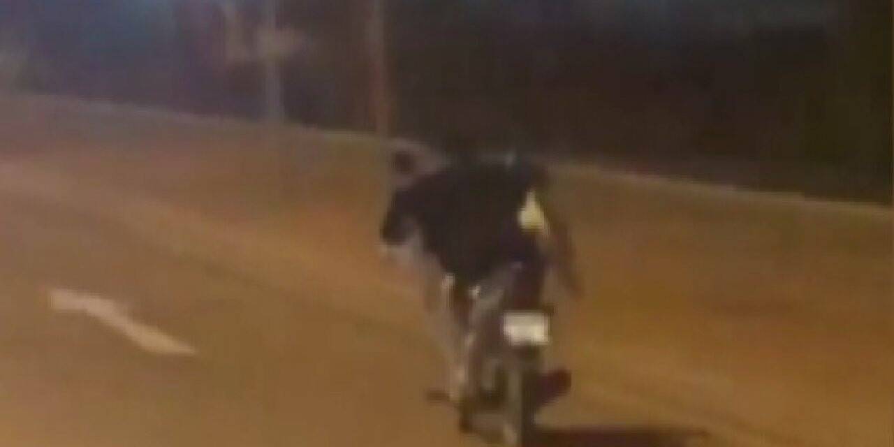 Konya'da tehlikeli motosiklet yolculuğu kameralara yansıdı