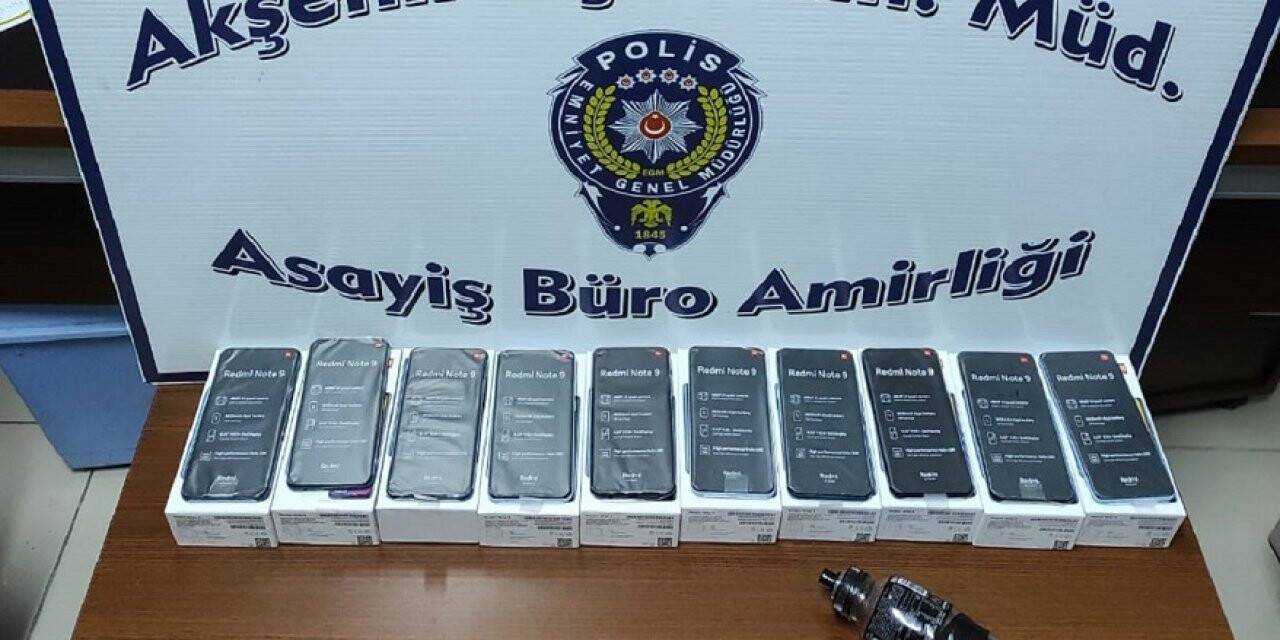 Konya'da kaçak cep telefonu ele geçirildi