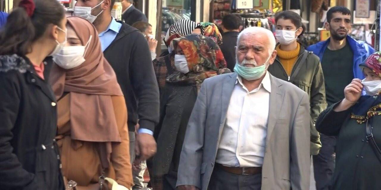 Gaziantepliler yeni yasaklara rağmen dışarıda