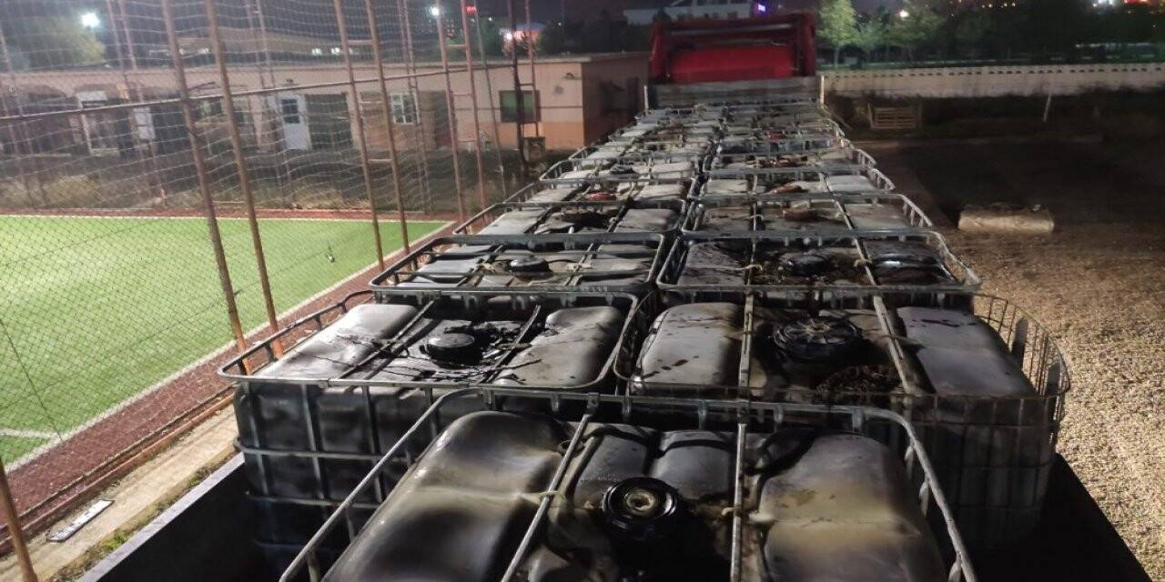 Konya yolunda şüphe üzerine durdurulan tırdan 27 bin litre kaçak akaryakıt ele geçirildi