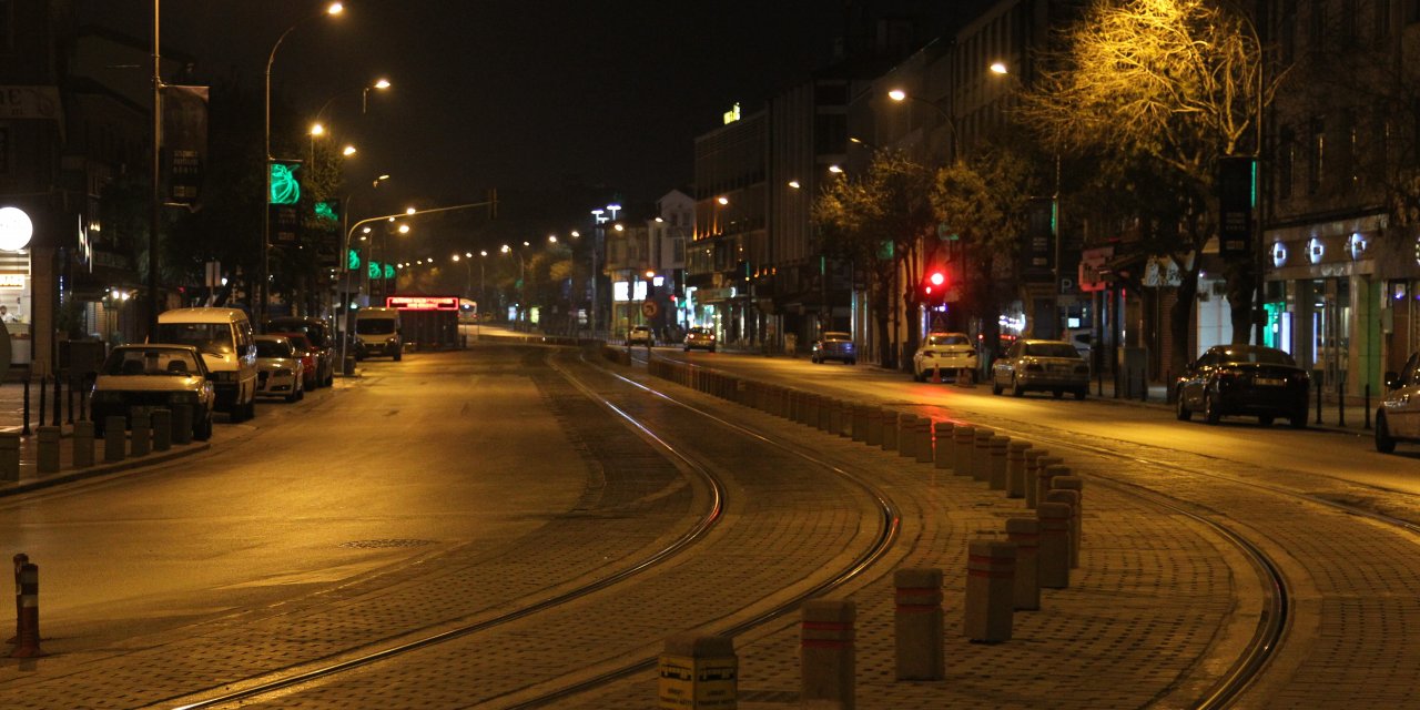 Konya'da kısıtlama sonrası sokaklar sessizliğe büründü