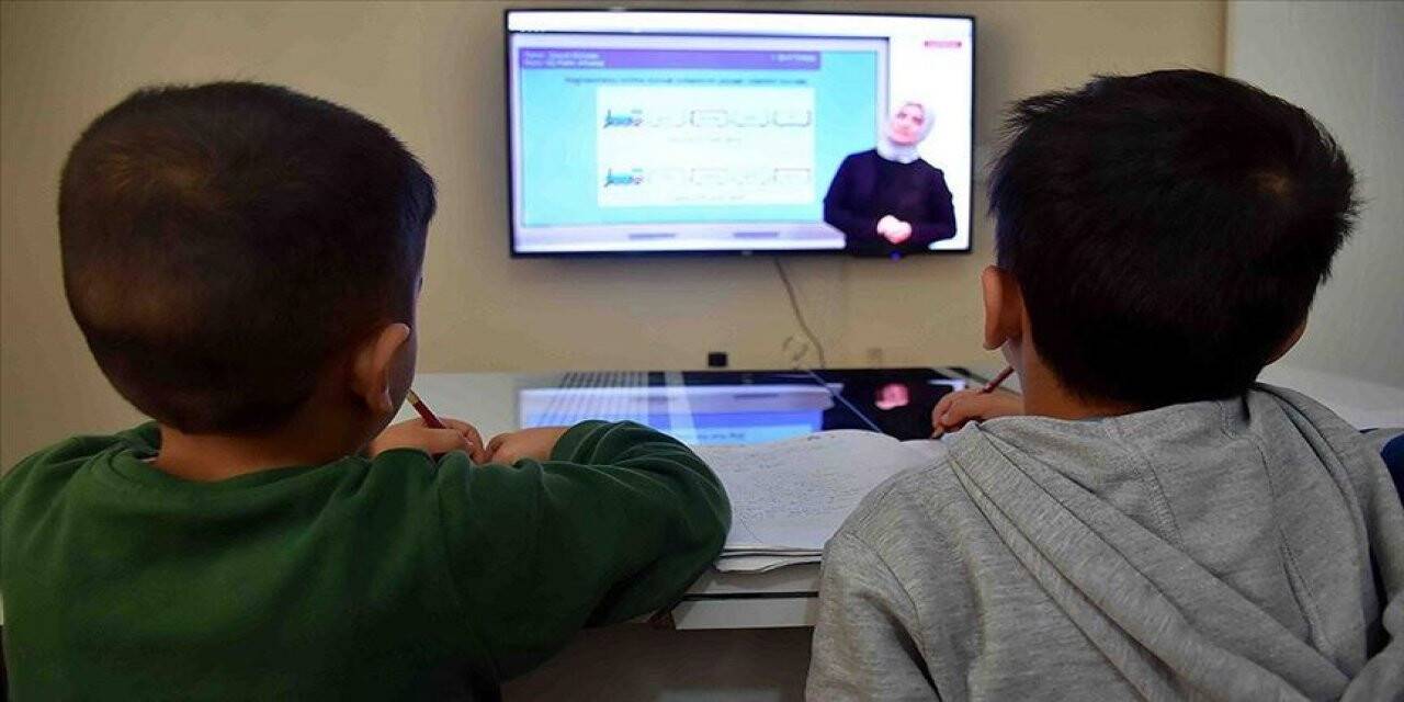 Okullarda ara tatilin ardından uzaktan eğitim yarın başlıyor