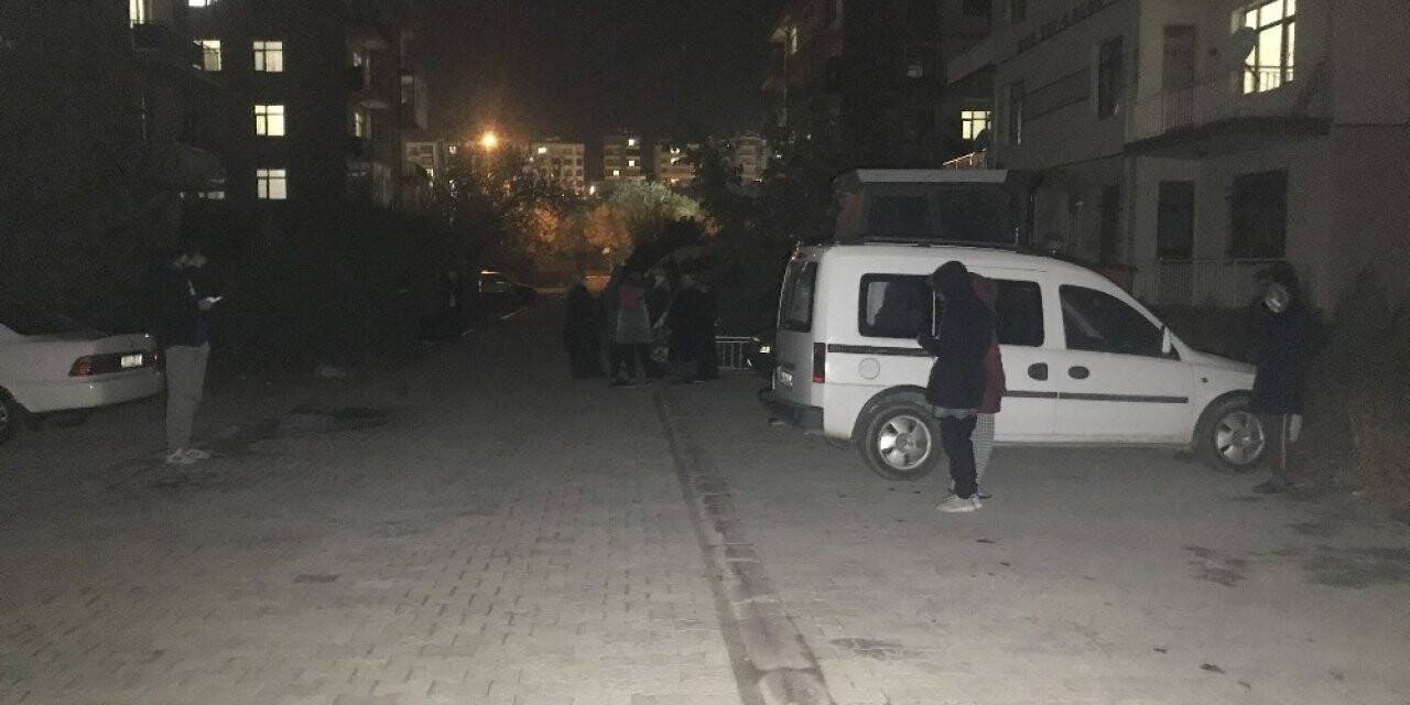 Konya'da boşanmak isteyen eşine sinirlenen şahıs, evin kapısını ateşe verdi