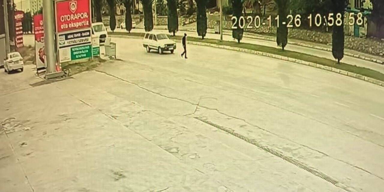 Otomobil yayaya böyle çarptı